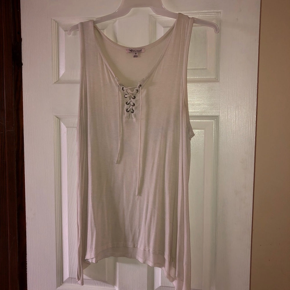 white sleeveless shirt
